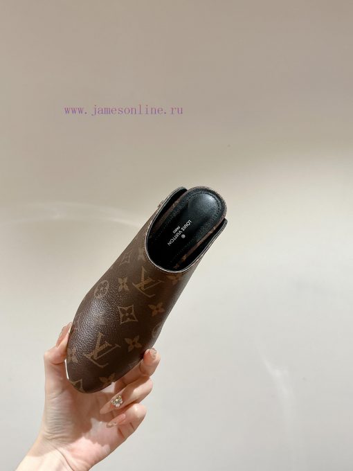 ️  LV Louis Vuitton is cute and very youthful, without any fear of showing off short legs. Aanfb1svk - Image 6