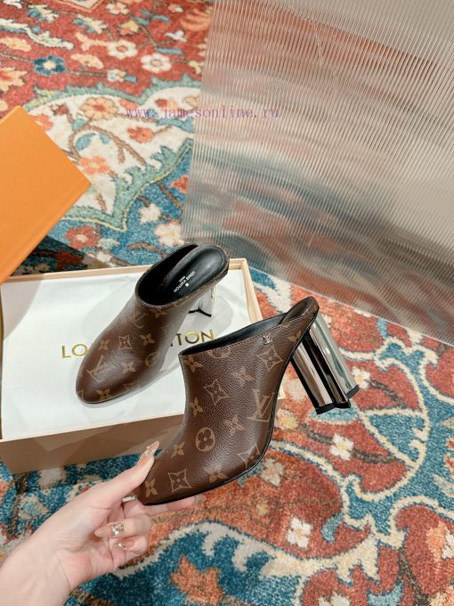 ️  LV Louis Vuitton is cute and very youthful, without any fear of showing off short legs. Aanfb1svk - Image 9