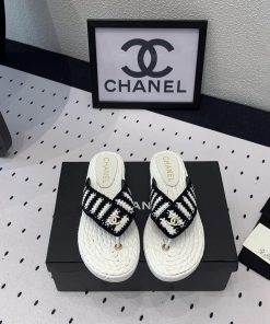 Chanel's new flat slippers are a top of the line summer must-have cooler series. They are su7b1257fo