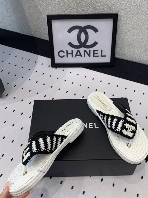 Chanel's new flat slippers are a top of the line summer must-have cooler series. They are su7b1257fo - Image 3