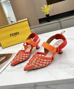 Fendi's new women's shoes feature a unique design and a perfect interpretation of avant-gard0sjv9old