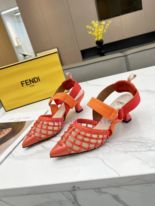 Fendi's new women's shoes feature a unique design and a perfect interpretation of avant-gard0sjv9old
