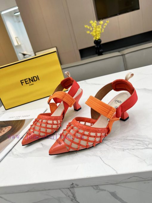 Fendi's new women's shoes feature a unique design and a perfect interpretation of avant-gard0sjv9old - Image 2
