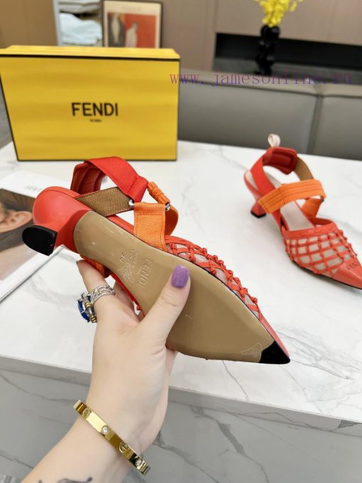 Fendi's new women's shoes feature a unique design and a perfect interpretation of avant-gard0sjv9old - Image 9