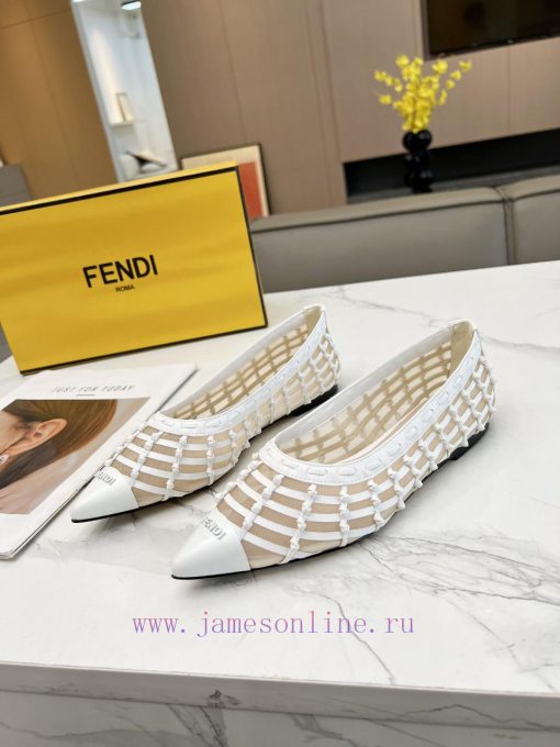 Fendi's new women's shoes feature a unique design and a perfect interpretation of avant-garddptgu52b