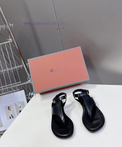 Loro Piana's classic hot selling product, top of the line British clip on slippers and sandaptqshvo2