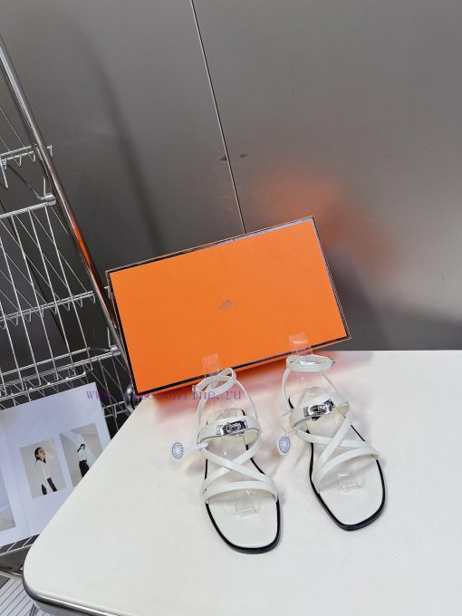 Hermes 2024 Spring/Summer New Kelly SandalsThe Kelly hardware buckle, which is the only stray87zhfn8