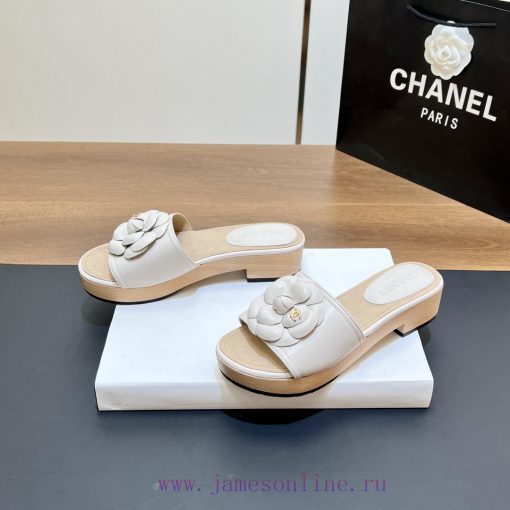 Top tierSynchronized Solid Wood Thick Bottom Slippers 2024 Summer New Chanel Camellia Cool S4s9x4k5b
