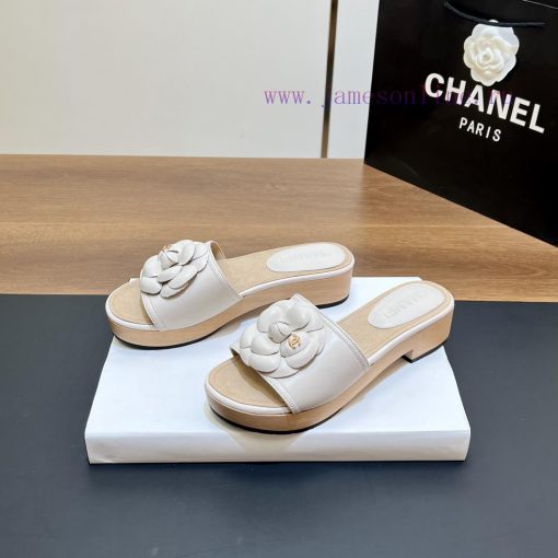 Top tierSynchronized Solid Wood Thick Bottom Slippers 2024 Summer New Chanel Camellia Cool S4s9x4k5b - Image 7
