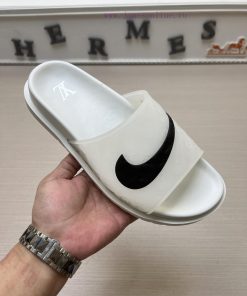 LOUIS VUITTON LV official website's popular men's Velcro slippers are available for sale sim6hgrmvg3