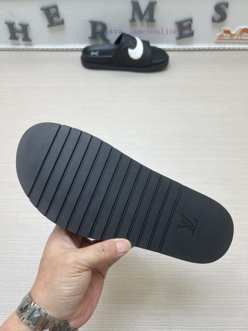 LOUIS VUITTON LV official website's popular men's Velcro slippers are available for sale simy1k7re4y - Image 10