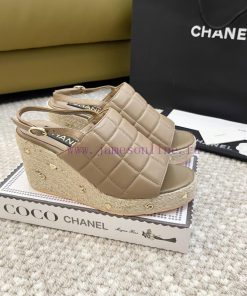 Chanel's new 24 year old grass woven wedge sandalsCode 35-41vbh5z0fk