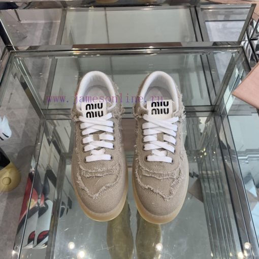 Miu Miu 2024s new retro distressed fringed canvas shoesThis Miu Miu sports shoe cleverly exph6cshvhw