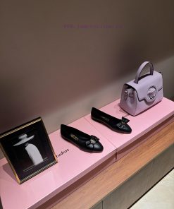 The mostFerragam * 24/Early Spring New Ferragamo Flat Single ShoesThis year's hot bow tie isxn5g9ady
