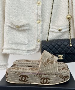 Chanel | Chanel 24P New ProductDouble C presbyopia thick soled slippersThis is really a bles4nat8s46