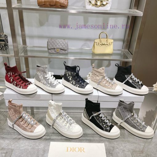 The new Dior Walk'n'Dio sneakers are meticulously crafted with multi-color Oblique printing c8xp5yq5