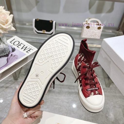 The new Dior Walk'n'Dio sneakers are meticulously crafted with multi-color Oblique printing 364ywqhw - Image 10