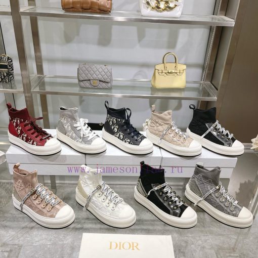 The new Dior Walk'n'Dio sneakers are meticulously crafted with multi-color Oblique printing yjmrmhet
