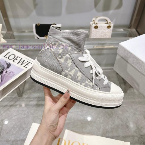 The new Dior Walk'n'Dio sneakers are meticulously crafted with multi-color Oblique printing c8xp5yq5 - Image 4