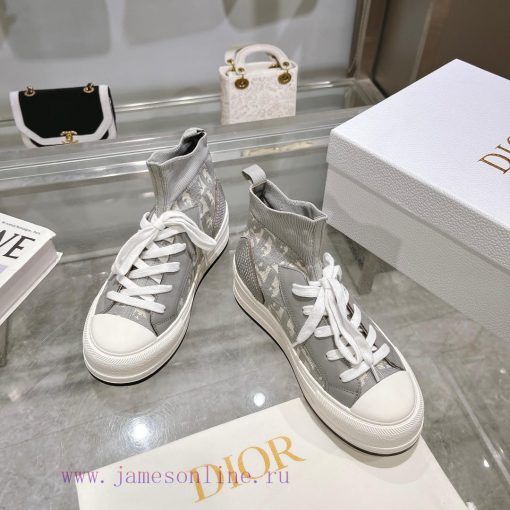 The new Dior Walk'n'Dio sneakers are meticulously crafted with multi-color Oblique printing c8xp5yq5 - Image 6