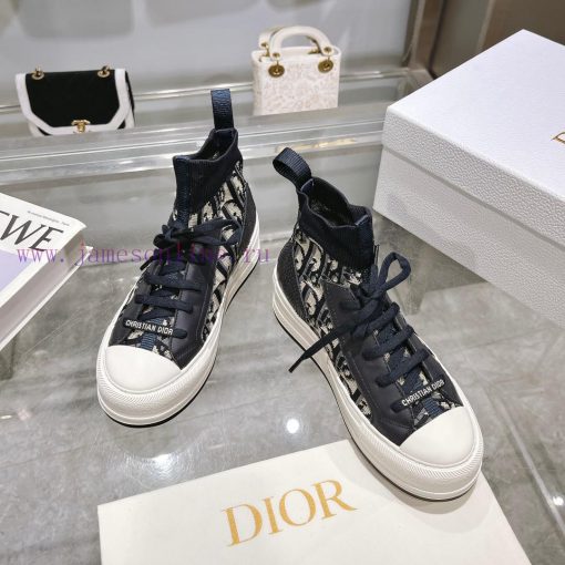 The new Dior Walk'n'Dio sneakers are meticulously crafted with multi-color Oblique printing yjmrmhet - Image 5
