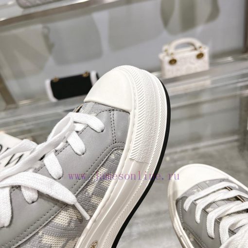 The new Dior Walk'n'Dio sneakers are meticulously crafted with multi-color Oblique printing c8xp5yq5 - Image 9
