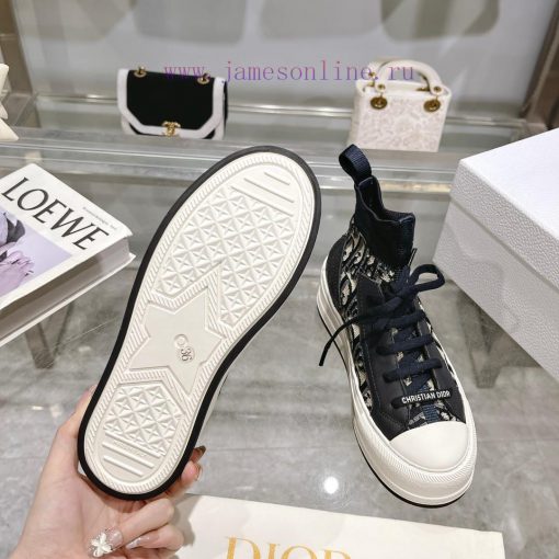 The new Dior Walk'n'Dio sneakers are meticulously crafted with multi-color Oblique printing yjmrmhet - Image 8