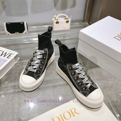 The new Dior Walk'n'Dio sneakers are meticulously crafted with multi-color Oblique printed ta6x42xee - Image 7