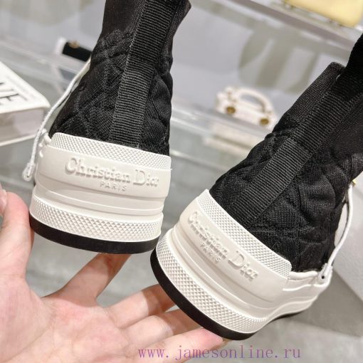 The new Dior Walk'n'Dio sneakers are meticulously crafted with multi-color Oblique printed ta6x42xee - Image 8