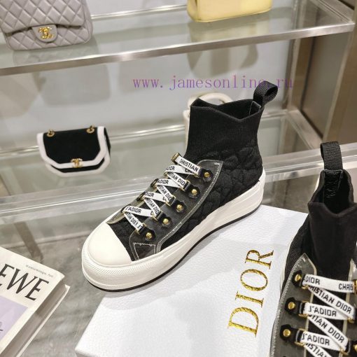 The new Dior Walk'n'Dio sneakers are meticulously crafted with multi-color Oblique printed ta6x42xee - Image 9