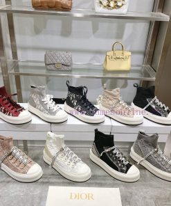 The new Dior Walk'n'Dio sneakers are meticulously crafted with multi-color Oblique printing dephf75k
