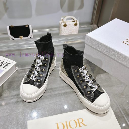 The new Dior Walk'n'Dio sneakers are meticulously crafted with multi-color Oblique printing tgov2c2a - Image 6