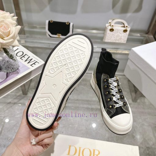 The new Dior Walk'n'Dio sneakers are meticulously crafted with multi-color Oblique printing tgov2c2a - Image 10