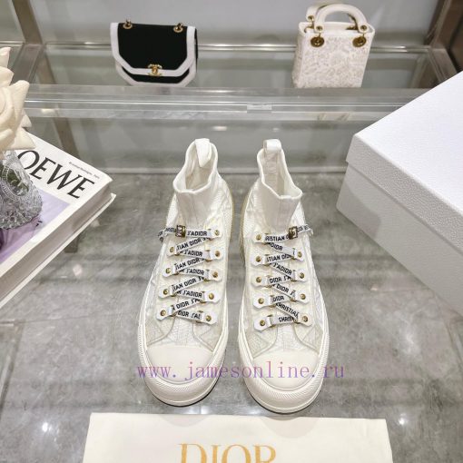 The new Dior Walk'n'Dio sneakers are meticulously crafted with multi-color Oblique printing 89tijr3h - Image 2