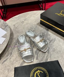CL chain slippers 🦋 ꫛꫀw. ︎ ️This sandal is made of CL logo gold chain and black leather, wit2rdctmct