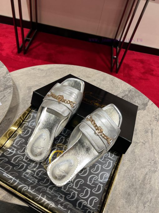 CL chain slippers 🦋 ꫛꫀw. ︎ ️This sandal is made of CL logo gold chain and black leather, wit2rdctmct - Image 6