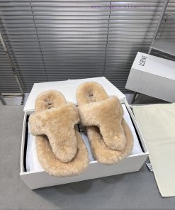 LOEWE's new fur slippers, Easy, with three petal shaped heads wrapped in full leather, are n0rw0klxp