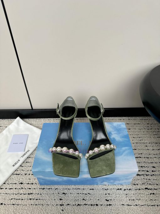 ISABEL. STIER Isabel One Word Pearl SandalsSimple and unadorned, it's a must-have for everyomnviisuu