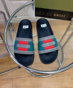 In stock Gucci slippersGucci 2024 couple beach slippers in a single dragOriginal mold openina6v86qi5