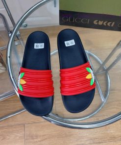 In stock Gucci slippersGucci 2024 couple beach slippers in a single dragOriginal mold openinphceig14