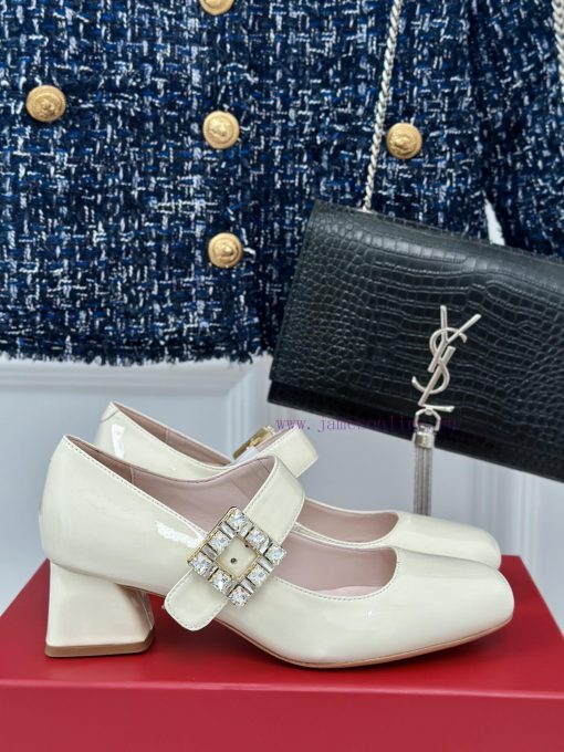 Roger Vivier | RV Classic Diamond BuckleRough heeled Mary Jane single shoesFull of girlish shihslsm0