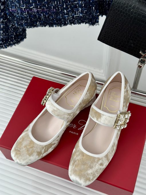 Roger Vivier | RV Classic Diamond BuckleRough heeled Mary Jane single shoesFull of girlish skqj2pt0j - Image 3