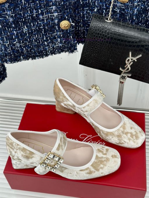 Roger Vivier | RV Classic Diamond BuckleRough heeled Mary Jane single shoesFull of girlish skqj2pt0j - Image 4