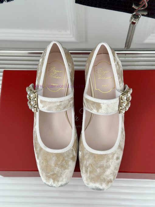Roger Vivier | RV Classic Diamond BuckleRough heeled Mary Jane single shoesFull of girlish skqj2pt0j - Image 5