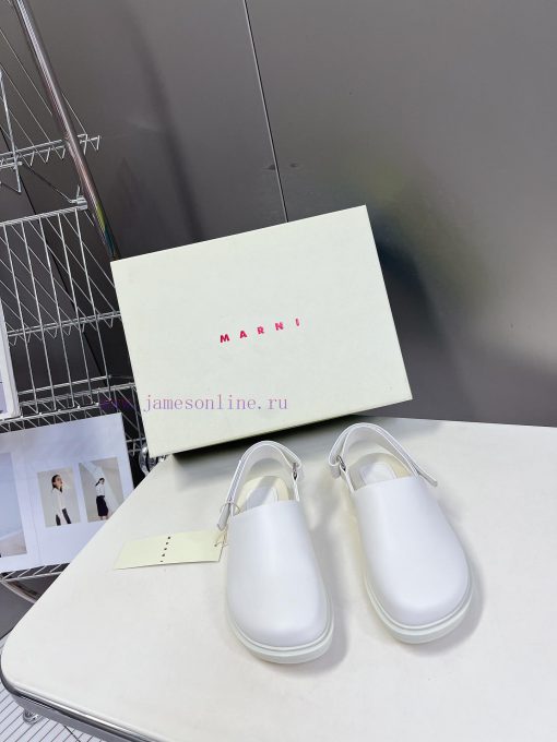 Marni's new spring and summer cross strap sandals are designed with contrasting colors for ay78ojiex - Image 2