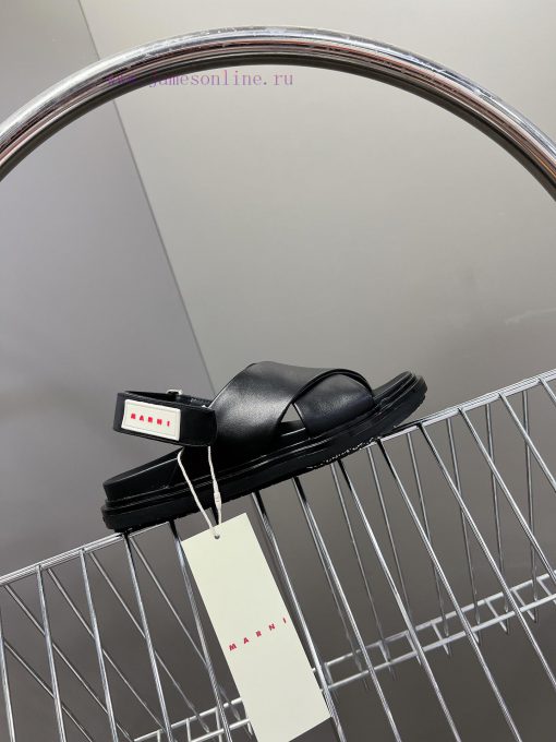 Marni's new spring and summer cross strap sandals are designed with contrasting colors for a0u54rj5y - Image 6