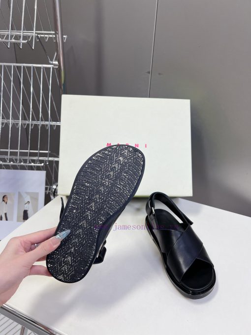 Marni's new spring and summer cross strap sandals are designed with contrasting colors for a0u54rj5y - Image 10
