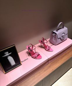 The mostDolce&Gabbana's stunning butterflies🦋 Rhinestone decorated high heelsWith full firepafloa07o