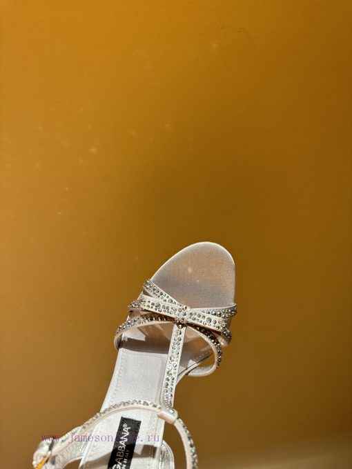 The mostDolce&Gabbana's stunning butterflies🦋 Rhinestone decorated high heelsWith full firep7hd1nrbt - Image 5