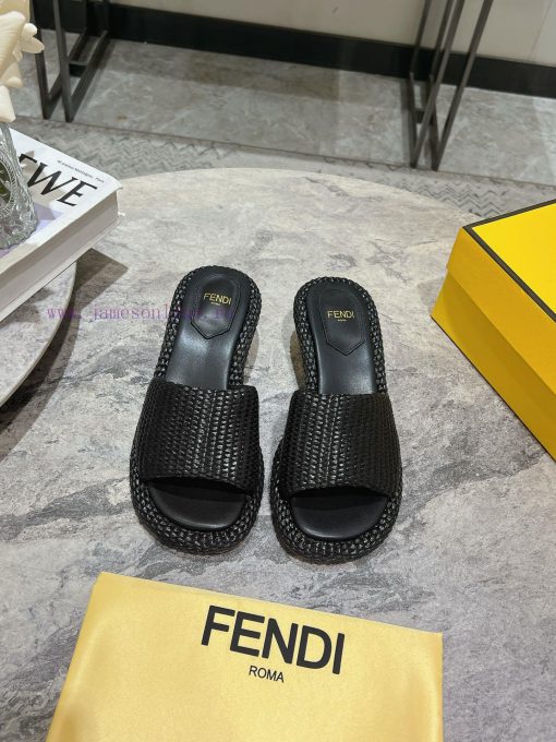 Top Fendi fashion show flagship series, new products launched, inspired by the design of Fen1oh8jo7q